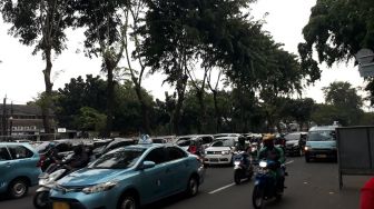 Kokas Kembali Dibuka, Arus Lalu Lintas di Depan Mal Tersendat Sore Ini