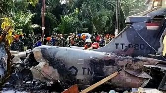 Kesaksian Warga Selamatkan Pilot Pesawat Jatuh di Riau