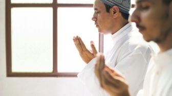 Tata Cara Sholat Hajat Menurut Syekh Nawawi Banten