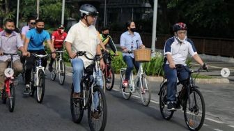 Anies Bersepeda Tidak Pakai Masker, Guntur Romli PSI Tagih Bayar Denda