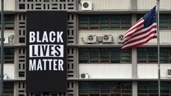 Poster Black Lives Matter di Korsel Dicopot karena Bikin Donald Trump Geram