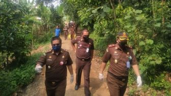 Jaksa di Lebak Ramai-ramai Blusukan ke Cibadak, Sambangi Warga Tak Mampu