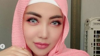 Pakai Hijab Bella Shofie Umbar Foto Mesra Sama Suami, Netizen: Gak Gitu Juga Kali