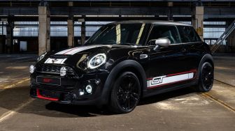 Ada MINI Cooper Tabrak Gedung Kejagung, Ini Ragam Produknya di Indonesia