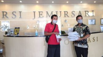 Pemkot Surabaya Beri Bantuan Kain Kafan dan Kapas untuk Jenazah Covid di 50 RS