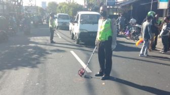 Tumbal Lagi, Detik-detik Pemotor Tewas Terjerat Benang Layangan di Jalan