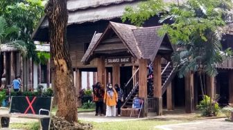 Jelang PSBB Total, Ribuan Pengunjung Serbu TMII