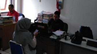 Takut Isi WA Dibongkar, Gadis ABG Ladeni Eks Pacar dan Sepupu ML di Hutan