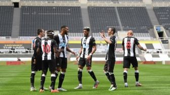 Terjangkit Covid-19, Pemain Newcastle Sampai Tak Bisa Berjalan