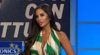 Napoli Juara Coppa Italia, Presenter Seksi Ini Nekat Pamer Pose Nakal