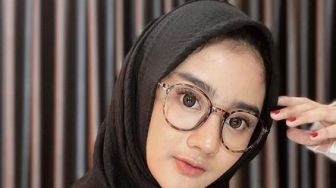 WAGs Persib Ghea Youbi Goyang Tiktok Pakai Hijab, Netizen Pangling