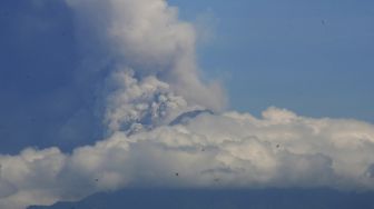 Peringati 10 Tahun Erupsi Merapi, Warganet Kenang Ngungsi Sampai Semarang