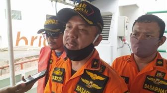 Dua Kapal Terbalik Diterjang Badai, 10 Orang Dievakuasi, 3 Dalam Pencarian