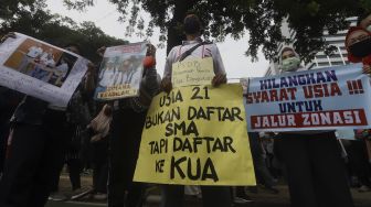 Orang Tua Siswa Geruduk Balai Kota DKI Jakarta