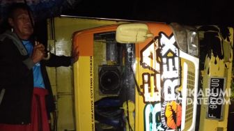 Nyangkut di Kabel Listrik, Truk Muatan Bambu di Sukabumi Sudah Dievkuasi