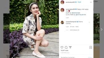 Sandra Dewi Beberes Rumah: Nyapu aja Cantik