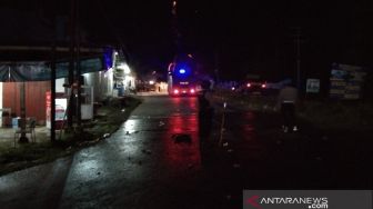Kerahkan Water Canon, Polisi Pukul Mundur Massa Penolak Kedatangan 500 TKA