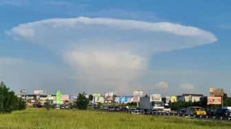 Sempat Bikin Panik, Muncul Awan Berbentuk Jamur