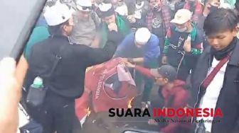 PA 212 Persilakan Kader PDIP Lapor Polisi Soal Pembakaran Bendera