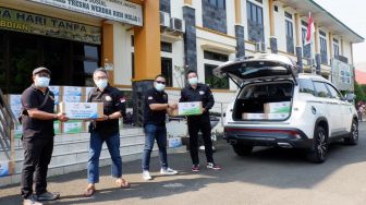 Cara Komunitas Wuling Almaz Bantu Lansia Cegah Penyebaran Covid-19