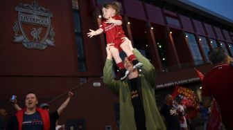 Tanpa Masker dan Social Distancing, Fans Liverpool Rayakan Gelar Juara