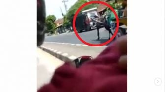 Video Kuda Delman Lepas Kendali, Bawa Penumpang Melawan Arus di Jalan Raya