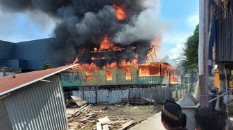 Rumah Ibu Marwa Ludes Terbakar, Hanya Menyisakan Satu Alquran