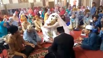 Heboh Saat Ijab Kabul, Pengantin Wanita Nyosor Suami Buat Warganet Ngakak