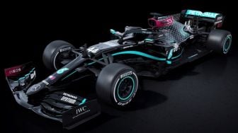 Lawan Rasisme, Mercedes Tampil dengan Livery Hitam