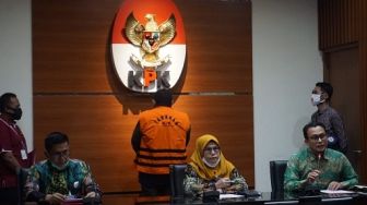 KPK Ultimatum Pelaku Perusak Plang Penyitaan Aset Tersangka Dadang Suganda