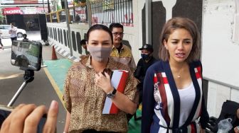 Bukan Stres Masuk Penjara, Fitri Salhuteru Bongkar Alasan Nikita Mirzani Teriak-Teriak Sebelum Ditahan