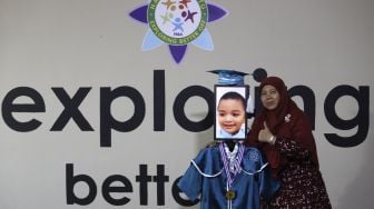 Wisuda Virtual Menggunakan Robot