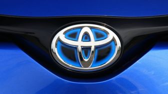 Fakta Warna Biru di Logo Mobil Hybrid Toyota