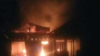 Pemukiman Padat Penduduk di Palembang Terbakar Saat Sahur, Satu Rumah Ludes Dilalap Api