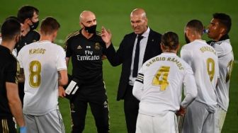 Real Madrid Unggul 4 Poin dari Barcelona, Zinedine Zidane Ingatkan Hal Ini