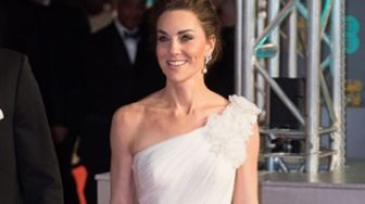 Memukau, Ini 5 Penampilan Kate Middleton dalam Gaun Putih