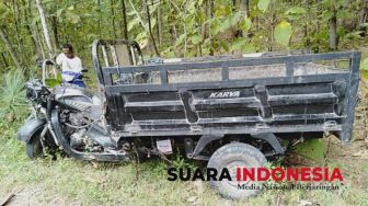 Motor Roda 3 Masuk Jurang, 2 Tewas Tertimpa Pupuk Organik Kotoran Sapi