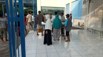 Ricuh! Ratusan Warga Ambil Paksa Jasad Pasien Corona, Pantura Sampai Macet