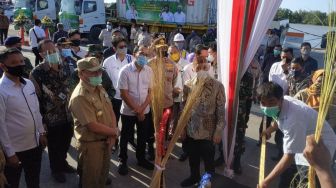 Menteri Koperasi dan UKM Lepas Ekspor 12 Ton Lidi Nipah ke Nepal