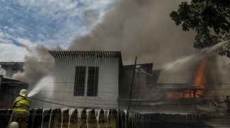 Kebakaran Dikawasan Manggarai, 40 Toko Ludes Terbakar