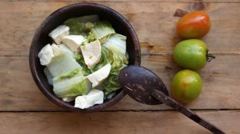 Bikin Kenyang, Ini Resep Oseng Sawi Putih dan Kecambah Pedas