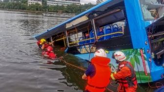Bus Penumpang Nyemplung ke Waduk, 21 Siswa Sekolah Meninggal Dunia