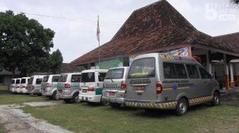 Buntut Ambulans Bawa Kambing, Kepala Desa Geruduk Kantor Camat di Lumajang