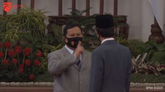 Bikin Penasaran! Prabowo Sukses Bikin Jokowi Terkekeh, Ngomong Apa Ya?