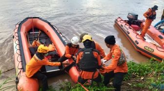 Warga Mampang Jakarta Hilang Terseret Ombak di Pantai Ciantir Lebak