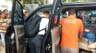 Pegawai BUMN Tewas Dalam Mobil, Polisi: Kita Goyang-Goyang Gak Bangun Juga!