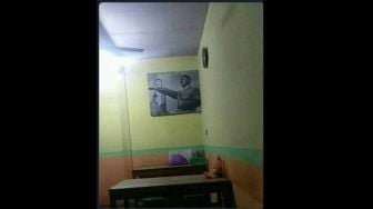 Viral Penampakan Foto Hitler di Warung Burjo, Warganet: Nazi Telor Satu!