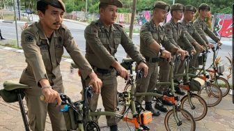 Viral Satpol PP di Makassar Patroli Pakai Brompton, Ini Fakta Sebenarnya!