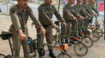 FAKTA Viral Satpol PP di Makassar Patroli Pakai Brompton