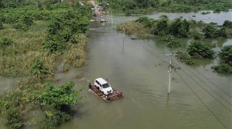 Dihantam Banjir, Jalan Trans Sulawesi di Konawe Utara Terputus